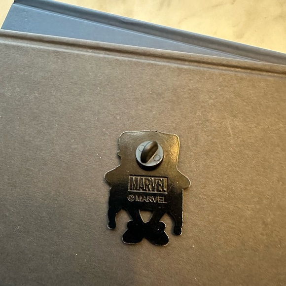 Deadpool Collectable Pin - Picture 4 of 4